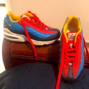 Boys Nike Airmax size 4.5 Gently used